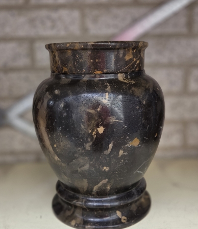 Natuurstenen urn 4