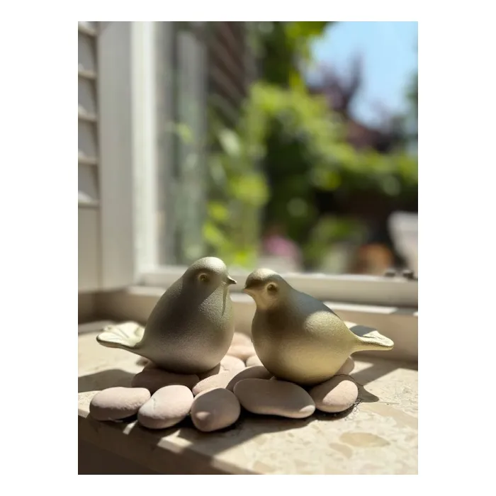 Urn vogel gold color