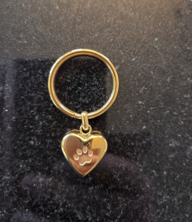 As sleutelhanger hart dierenpoot ( geelgoud kleur)