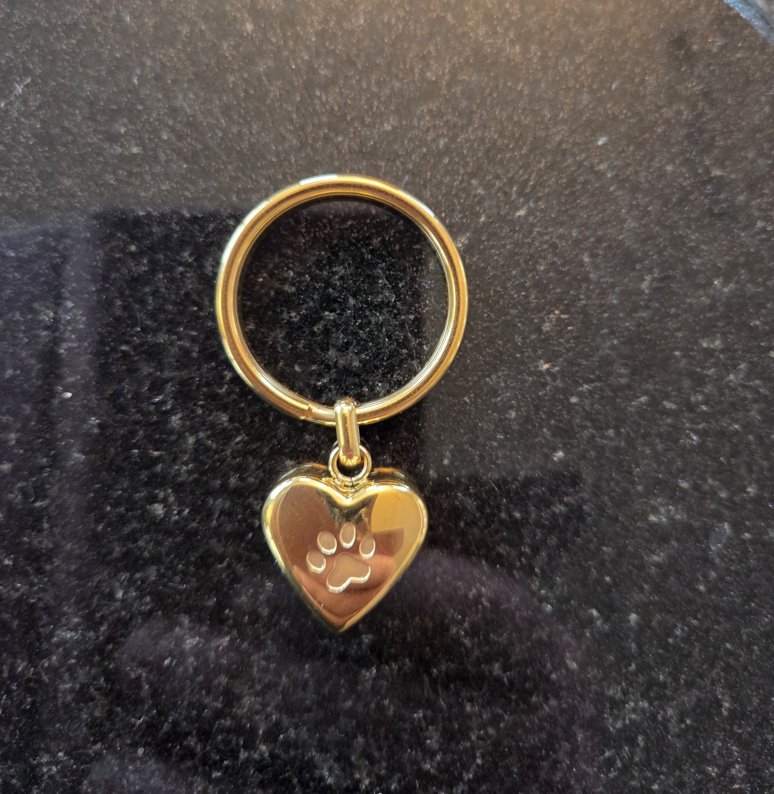 As sleutelhanger hart dierenpoot ( geelgoud kleur)