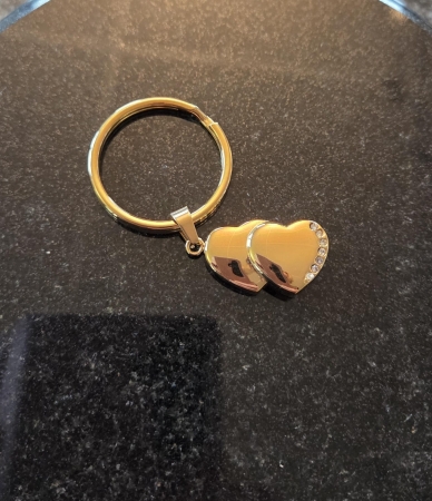 As sleutelhanger dubbelhart ( geelgoud kleur)