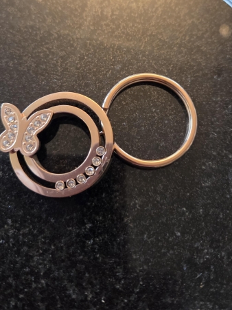 As sleutelhanger vlinder (rose kleur)
