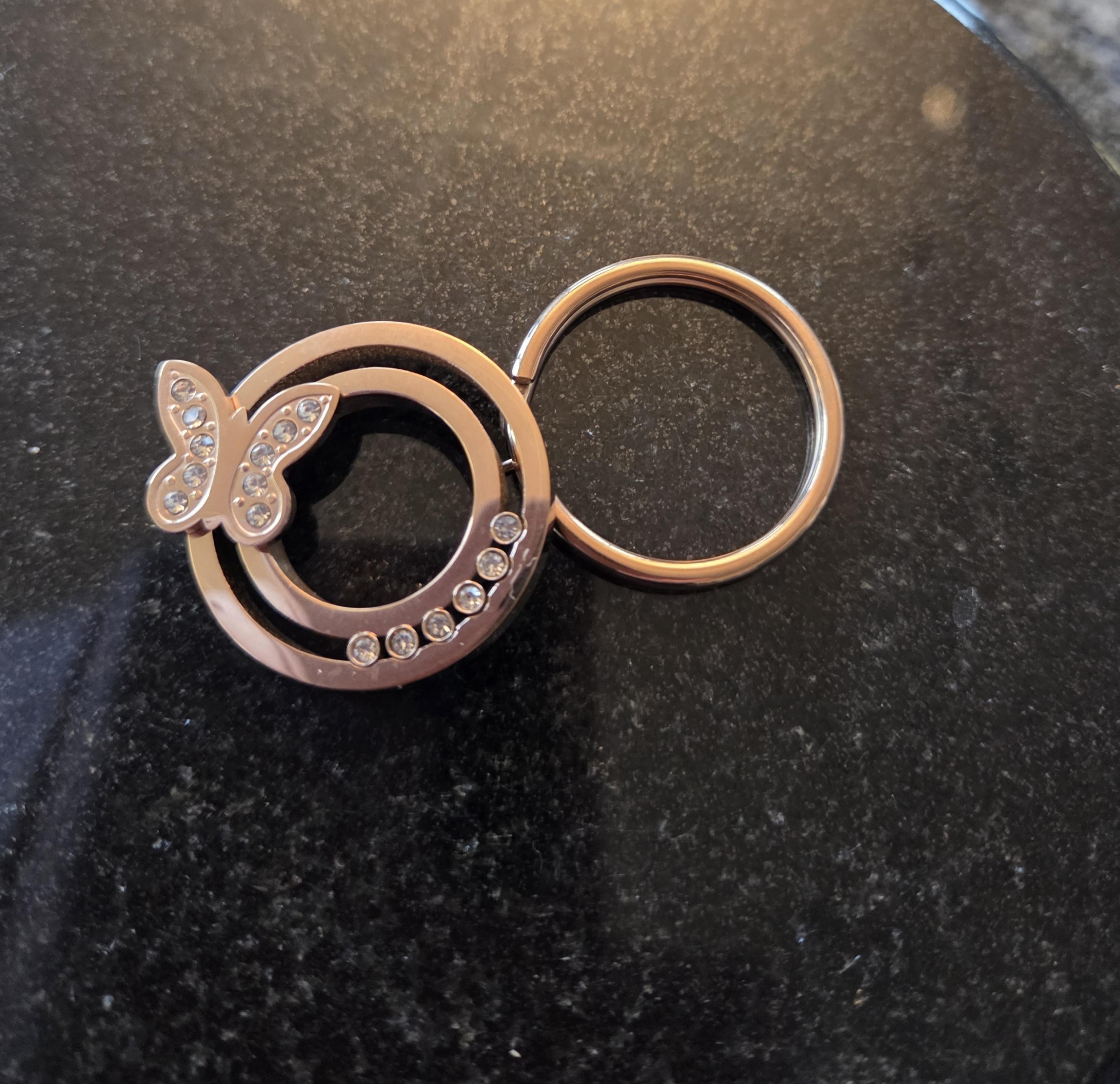 As sleutelhanger vlinder (rose kleur)