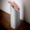 wit roze vlinder urn