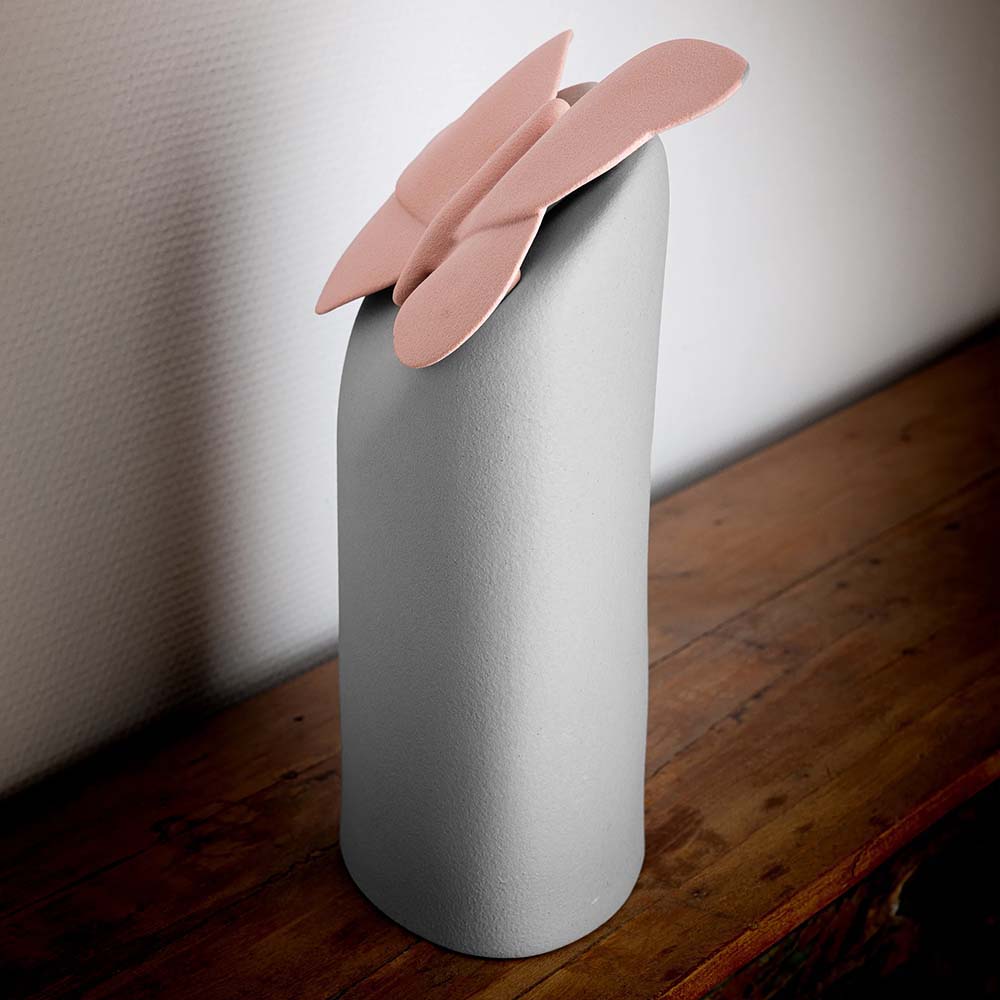 wit roze vlinder urn