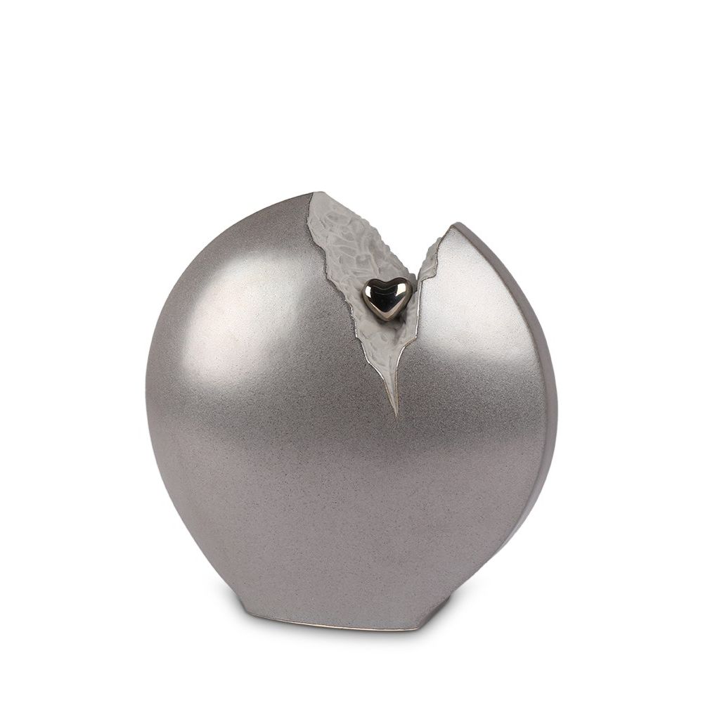 utp56-169 (1) Urn Keramiek broken hart zilverkleur ( 3.7 liter)